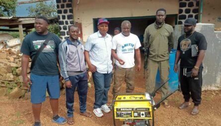 Mayor Ngwakongoh Lawrence donating a high-power generator to the Brigade post in Agyati.