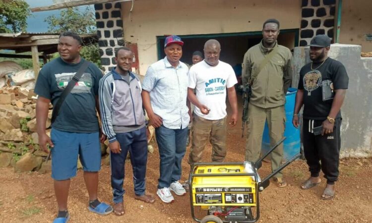 Mayor Ngwakongoh Lawrence donating a high-power generator to the Brigade post in Agyati.