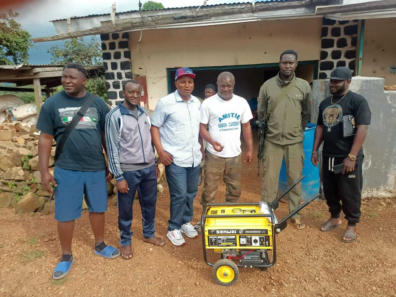 Mayor Ngwakongoh Lawrence donating a high-power generator to the Brigade post in Agyati.